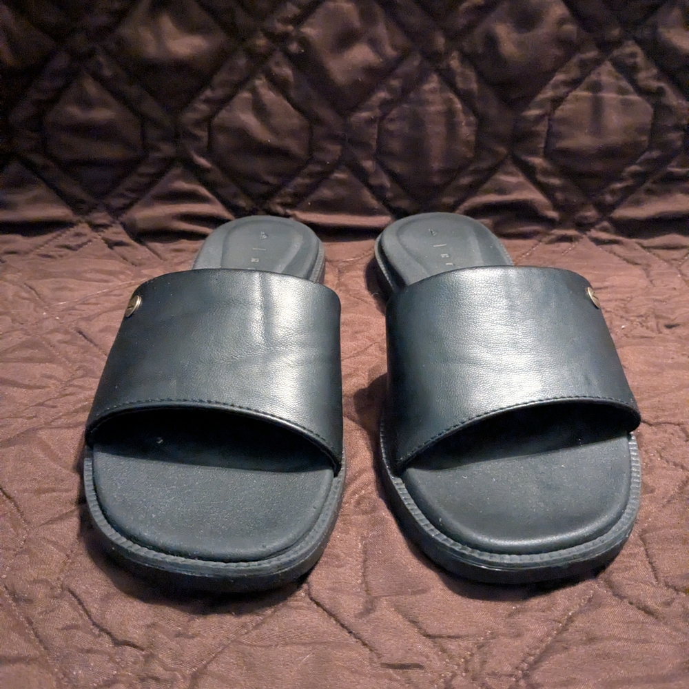 Reef Size 8 Black Slide Sandals - Picture 3 of 5